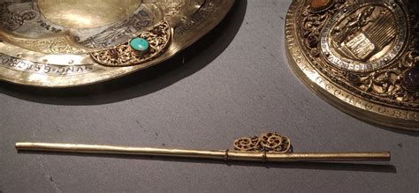 sumptorium|utensils of the mass.